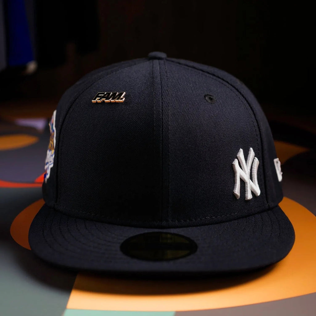 NEW ERA 59FIFTY MLB MINI LOGO NEW YORK YANKEES WS 99 NAVY / GREY UV FITTED CAP - FAM