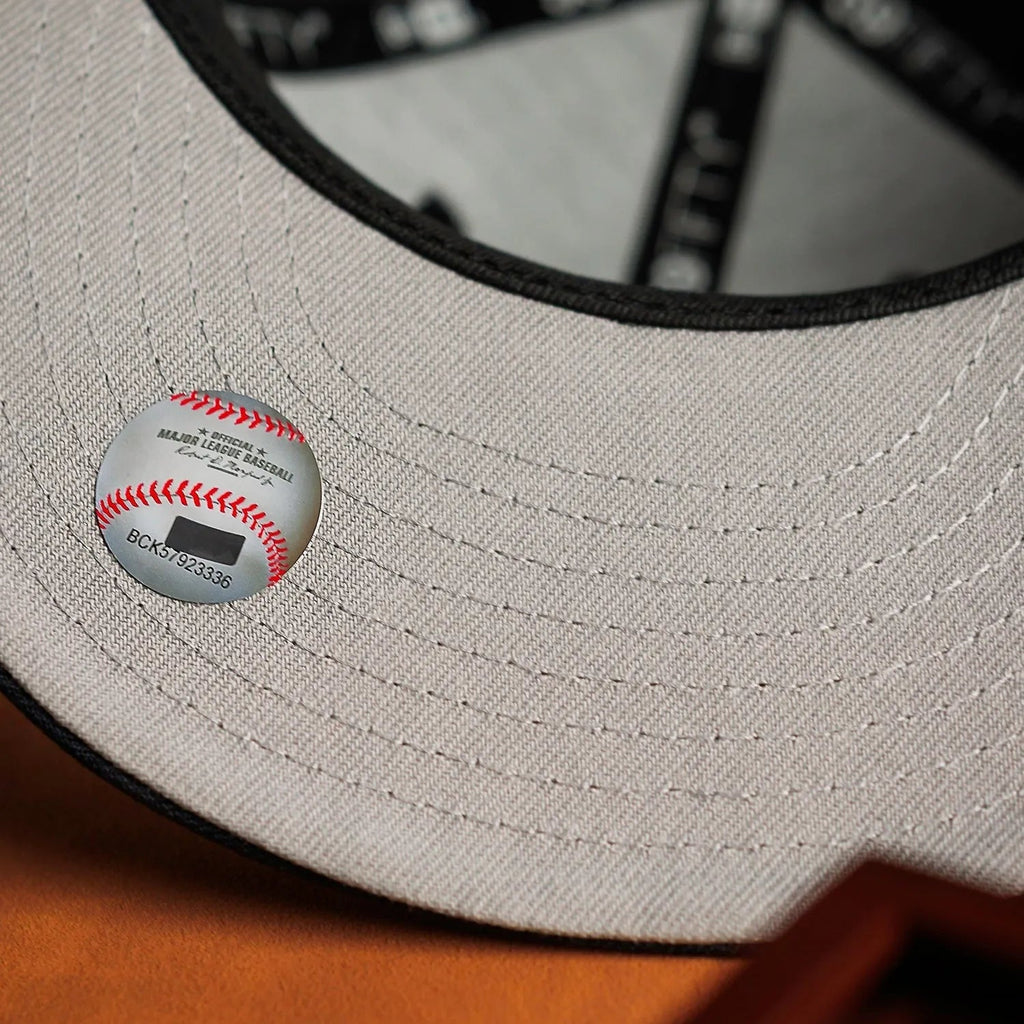 NEW ERA 59FIFTY MLB MINI LOGO NEW YORK YANKEES WS 99 NAVY / GREY UV FITTED CAP - FAM