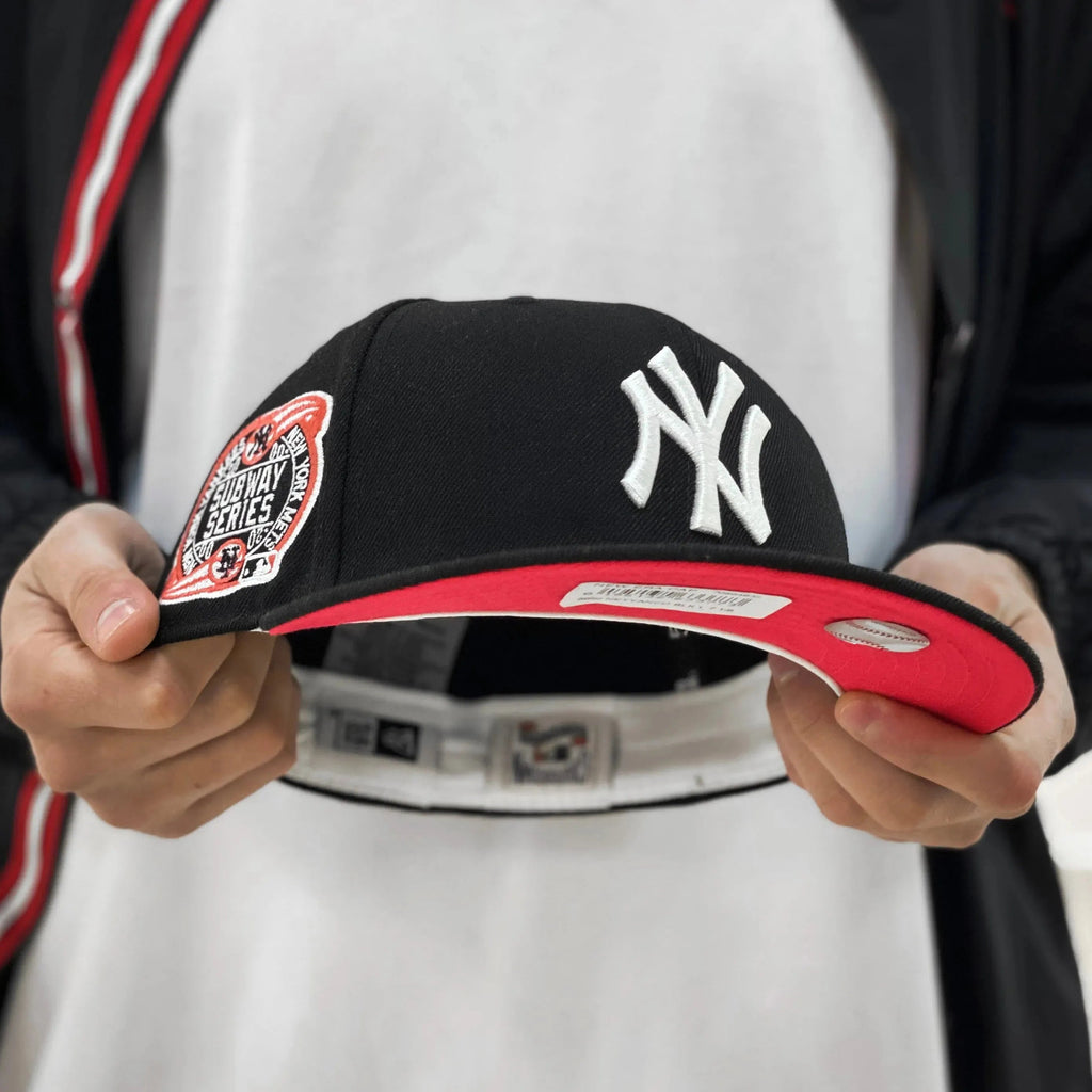 NEW ERA 59FIFTY MLB NEW YORK YANKEES SUBWAY SERIES 2000 BLACK / LAVA UV FITTED CAP - FAM