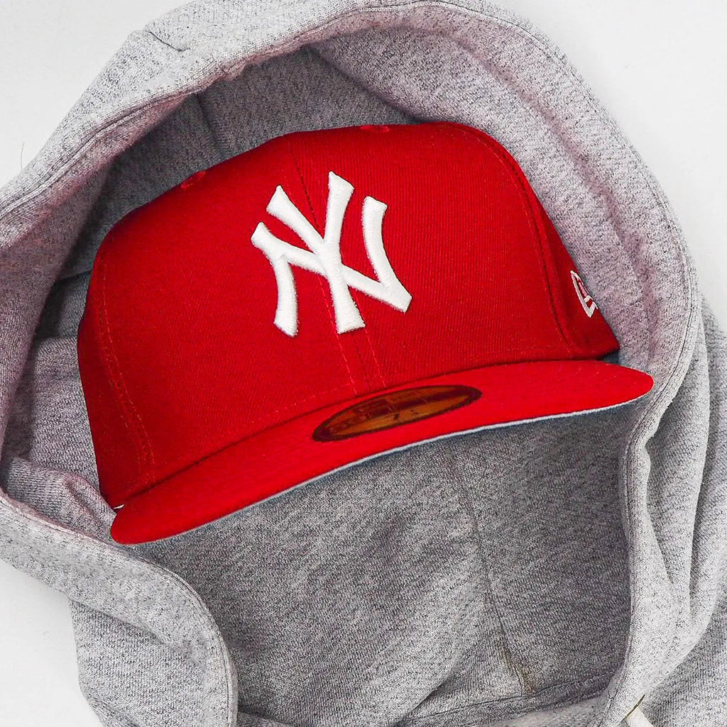 NEW ERA 59FIFTY MLB NEW YORK YANKEES RED / GREY UV FITTED CAP - FAM