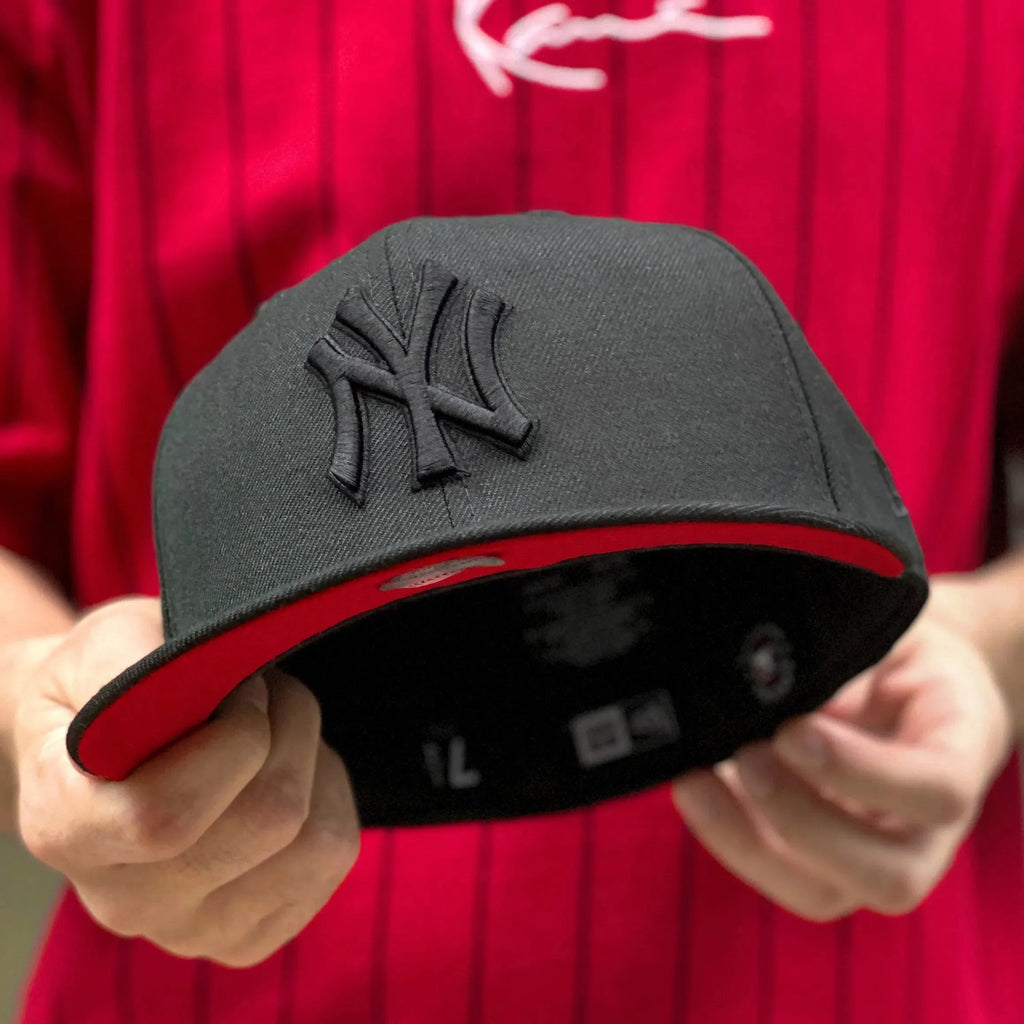 NEW ERA 59FIFTY MLB NEW YORK YANKEES BLACK WOOL/ RED UV FITTED CAP - FAM