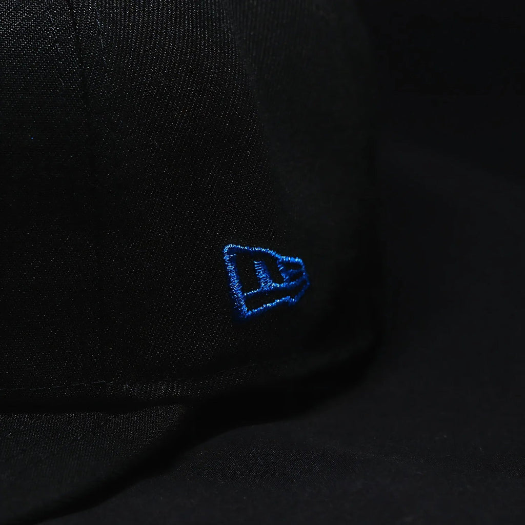 NEW ERA 59FIFTY MLB ATLANTA BRAVES 30TH SEASON BLACK / METALLIC SILVER UV FITTED CAP - FAM