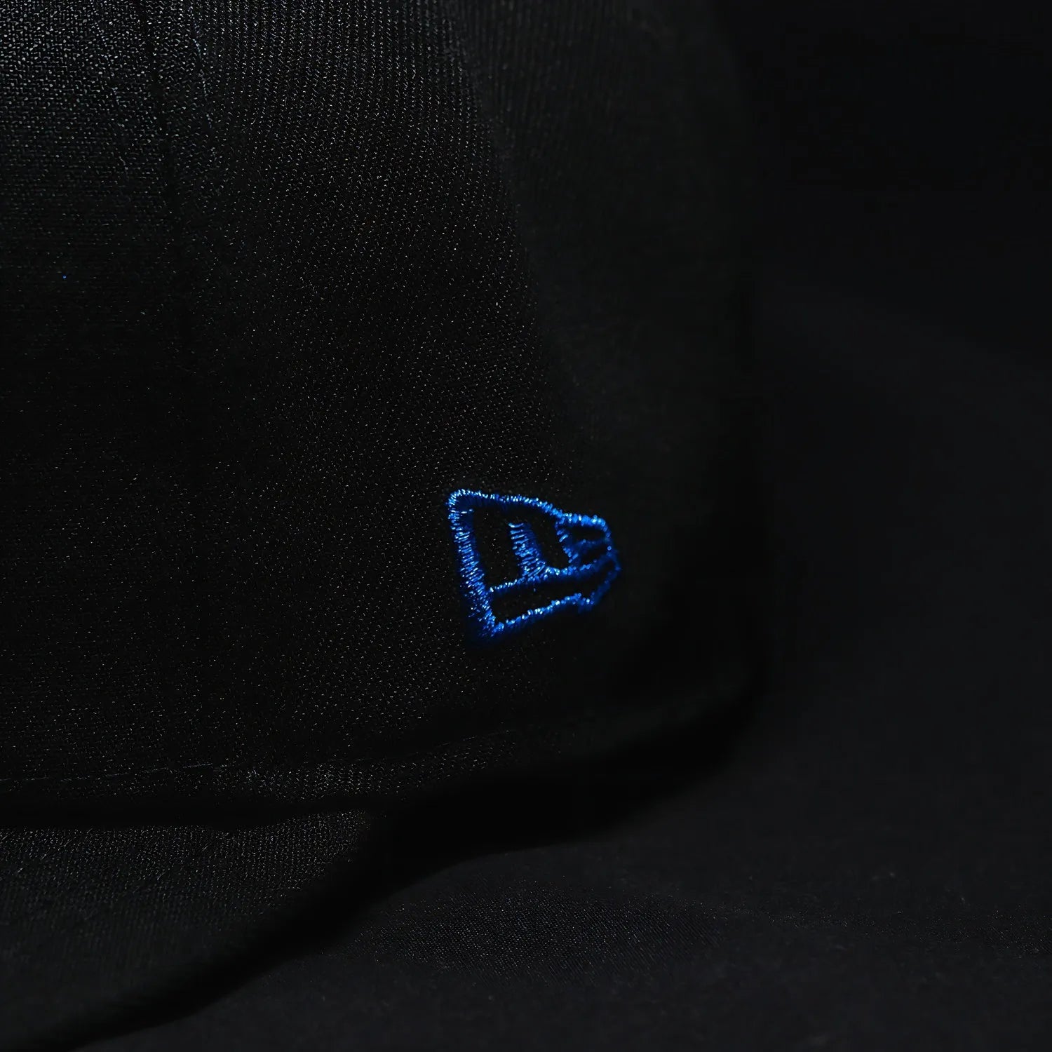 NEW ERA 59FIFTY MLB ATLANTA BRAVES 30TH SEASON BLACK / METALLIC SILVER UV FITTED CAP - FAM