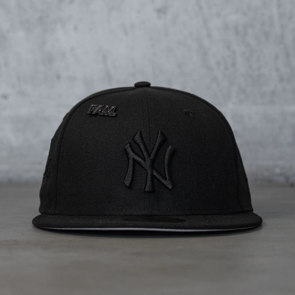 NEW ERA 59FIFTY MLB NEW YORK YANKEES WORLD SERIES 1998 BLACK ON BLACK / GREY UV FITTED CAP