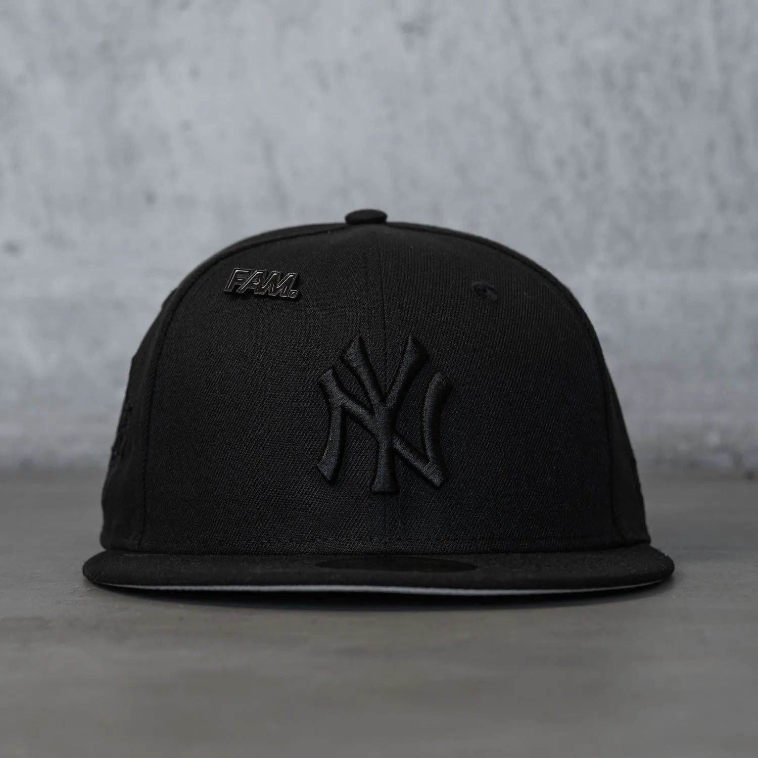 NEW ERA 59FIFTY MLB NEW YORK YANKEES WORLD SERIES 1998 BLACK ON BLACK / GREY UV FITTED CAP