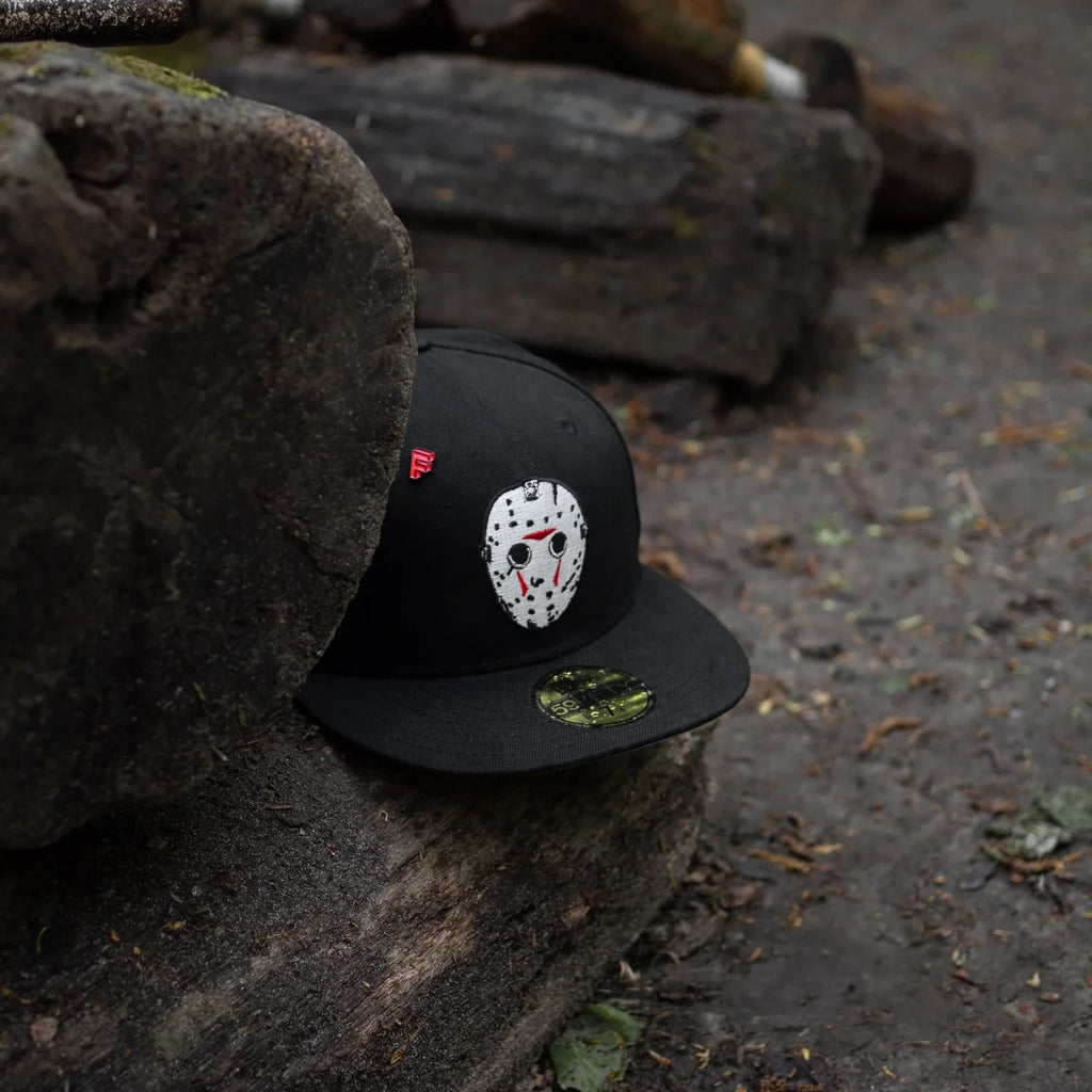 NEW ERA 59FIFTY FRIDAY THE 13TH BLACK / GREY UV FITTED CAP