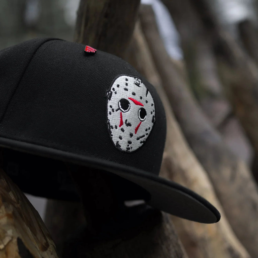 NEW ERA 59FIFTY FRIDAY THE 13TH BLACK / GREY UV FITTED CAP