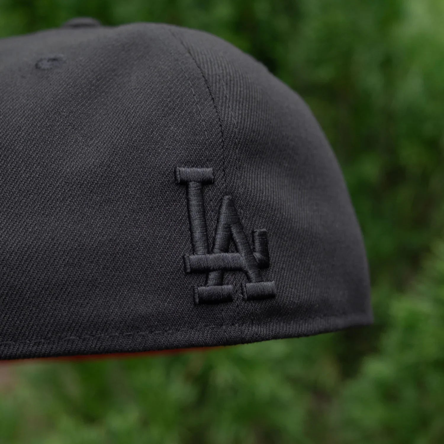 NEW ERA 59FIFTY MLB LOS ANGELES DODGERS ROSES BLACK / SCARLET UV FITTED CAP