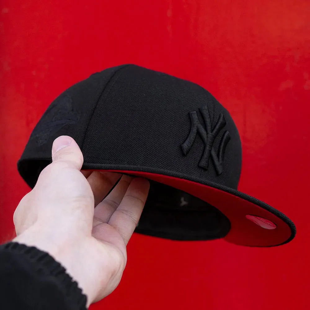 NEW ERA 59FIFTY MLB NEW YORK YANKEES WORLD SERIES 1996 BLACK WOOL / RED UV FITTED CAP - FAM