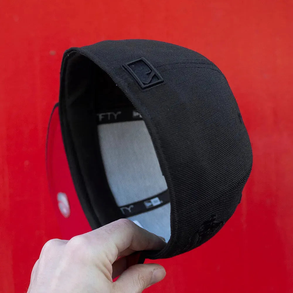 NEW ERA 59FIFTY MLB NEW YORK YANKEES WORLD SERIES 1996 BLACK WOOL / RED UV FITTED CAP - FAM