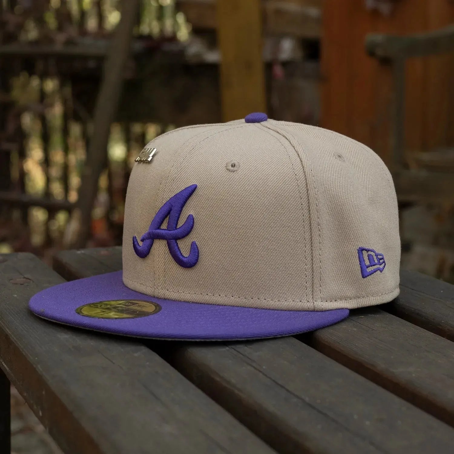 NEW ERA 59FIFTY MLB ATLANTA BRAVES WORLD SERIES 2021 TWO TONE / GREY UV FITTED CAP - FAM