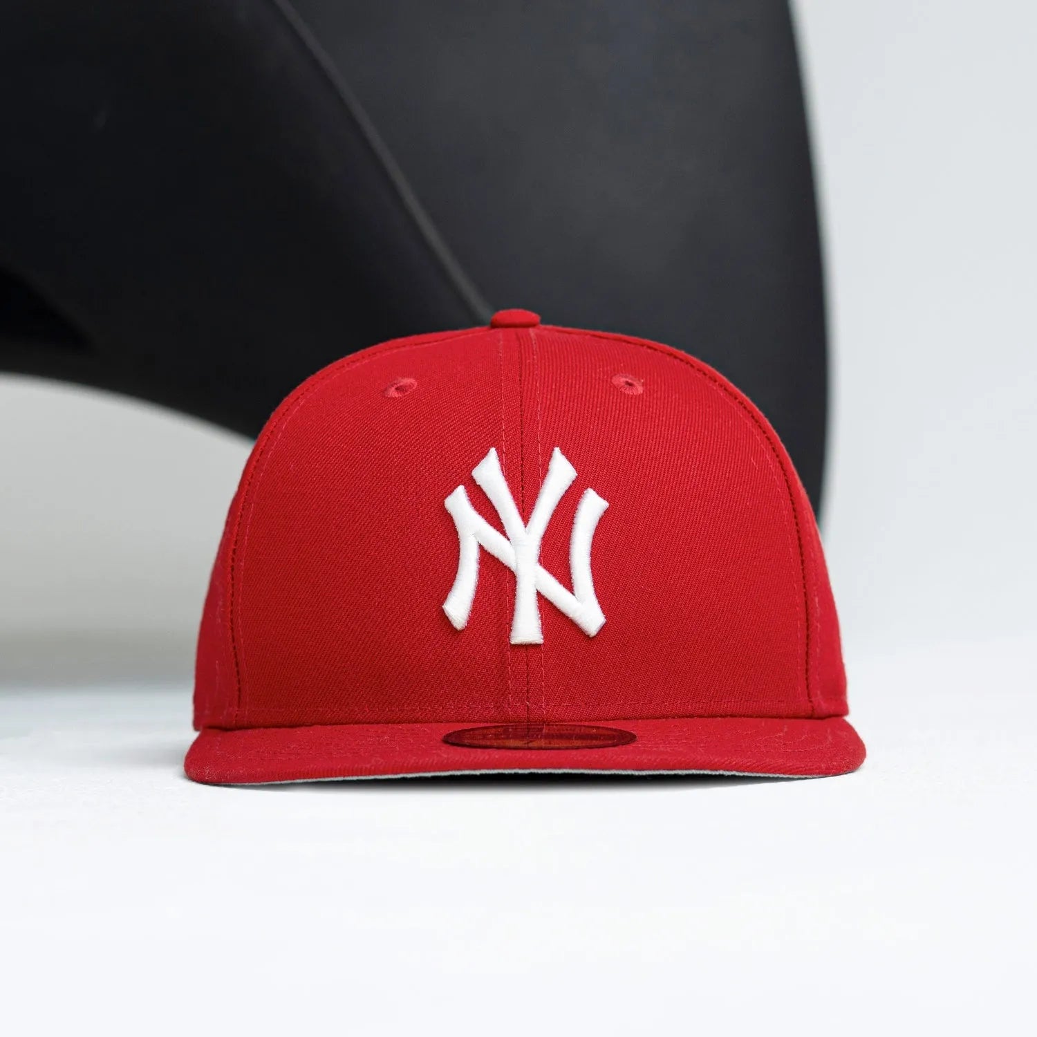 NEW ERA 59FIFTY MLB NEW YORK YANKEES RED / GREY UV FITTED CAP - FAM
